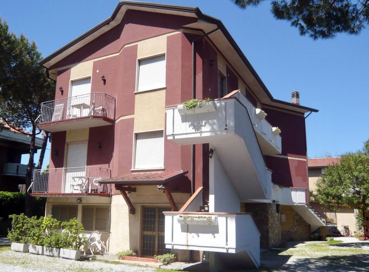 Iss Travel Apartments Casa Maria In Marina Di Massa Маса Екстериор снимка